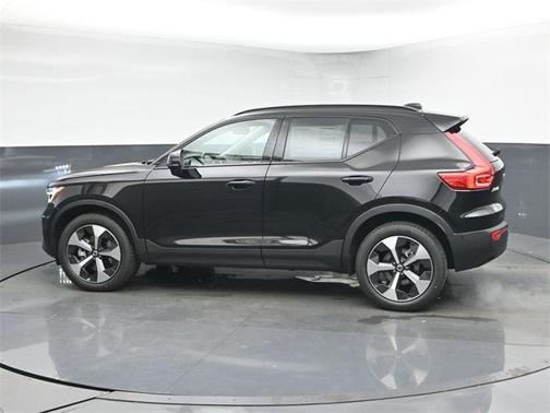 2026 Volvo XC40 B4 Plus