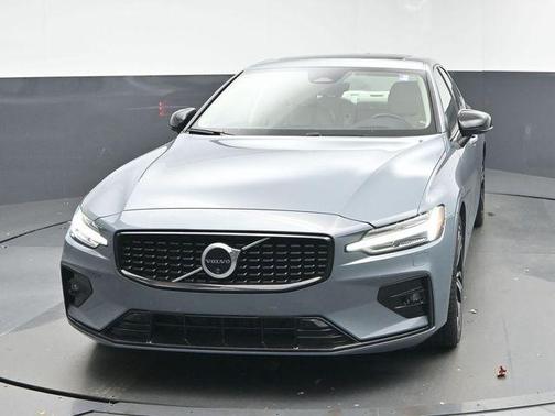 2024 Volvo S60 B5 Ultimate Dark Theme
