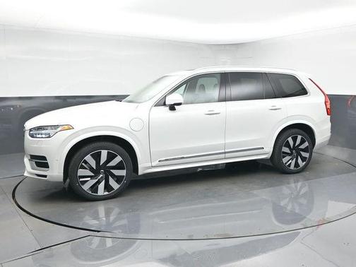 2024 Volvo XC90 Recharge Plug-In Hybrid T8 Plus Bright Theme 7 Passenger