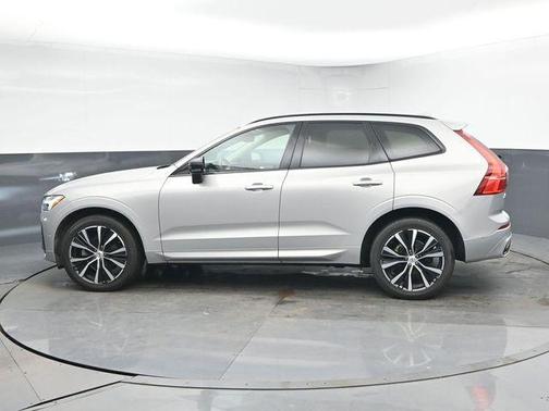 2023 Volvo XC60 B5 Plus Dark Theme