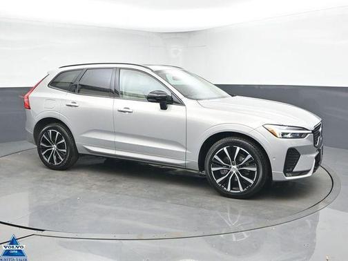 2023 Volvo XC60 B5 Plus Dark Theme