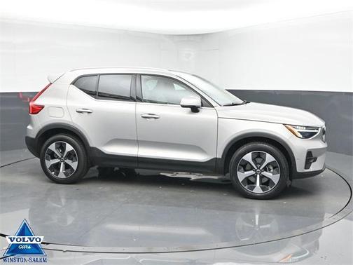 2024 Volvo XC40 B5 Plus Bright Theme