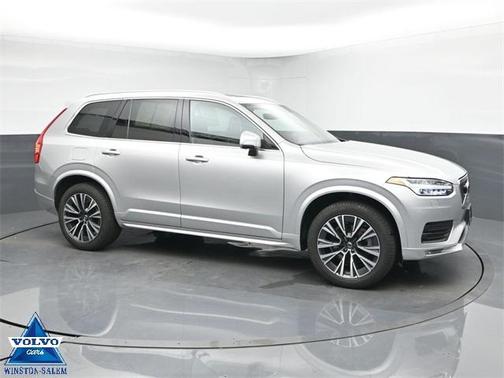 2022 Volvo XC90 T6 Momentum 7 Passenger