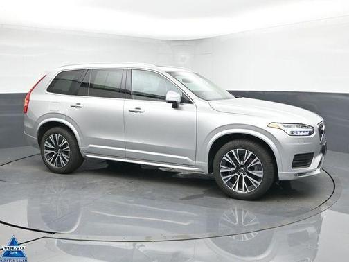 2022 Volvo XC90 T6 Momentum 7 Passenger