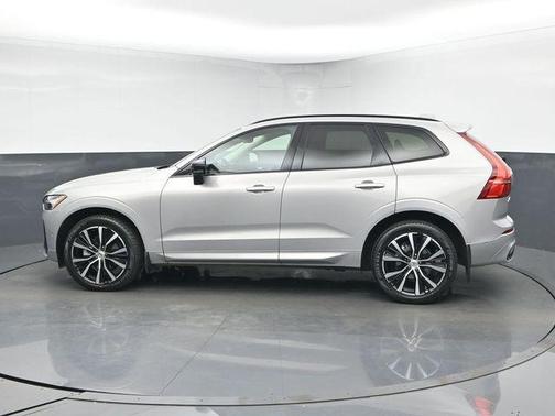 2024 Volvo XC60 B5 Plus Dark Theme