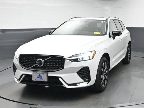 Crystal White 2024 Volvo XC60 B5 Plus Dark Theme