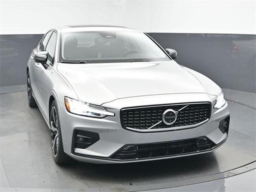 2025 Volvo S60 B5 Plus
