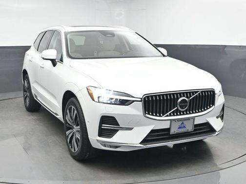 Crystal White 2023 Volvo XC60 B5 Plus Bright Theme