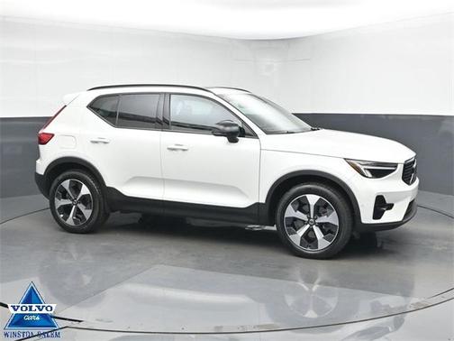 2024 Volvo XC40 B5 Plus Dark Theme