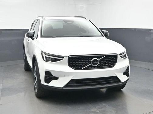 2024 Volvo XC40 B5 Plus Dark Theme
