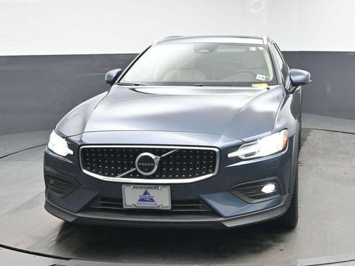 2023 Volvo V60 Cross Country B5 Plus