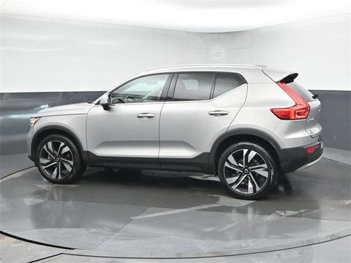 2023 Volvo XC40 B5 Plus Bright Theme