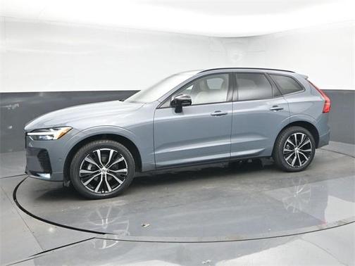 2023 Volvo XC60 B5 Ultimate Dark Theme