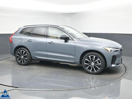 2023 Volvo XC60 B5 Ultimate Dark Theme