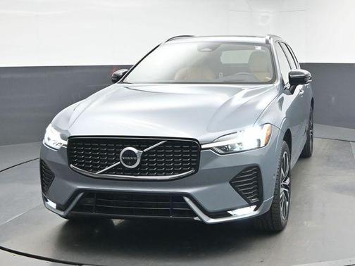 2023 Volvo XC60 B5 Ultimate Dark Theme