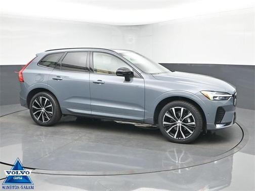 2023 Volvo XC60 B5 Ultimate Dark Theme