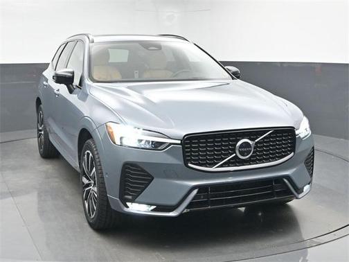 2023 Volvo XC60 B5 Ultimate Dark Theme