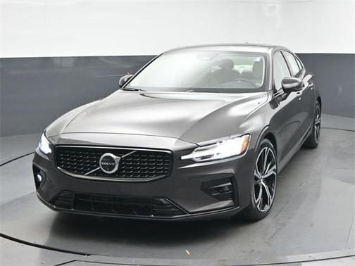 2025 Volvo S60 B5 Plus