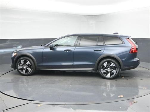 2024 Volvo V60 Cross Country B5 Plus