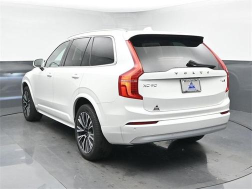 2022 Volvo XC90 T6 Momentum 7 Passenger