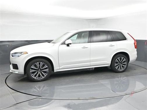 2022 Volvo XC90 T6 Momentum 7 Passenger