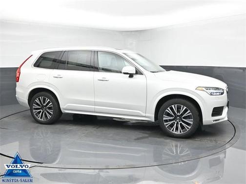 2022 Volvo XC90 T6 Momentum 7 Passenger