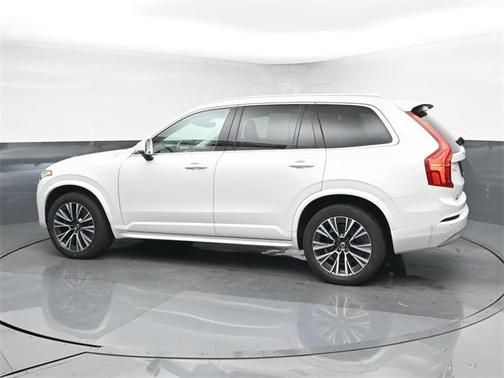 2022 Volvo XC90 T6 Momentum 7 Passenger