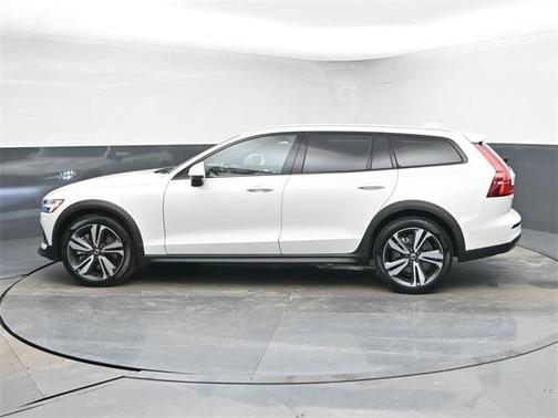 2025 Volvo V60 Cross Country B5 Plus