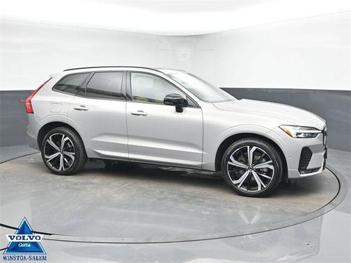 2023 Volvo XC60 B6 Ultimate Dark Theme