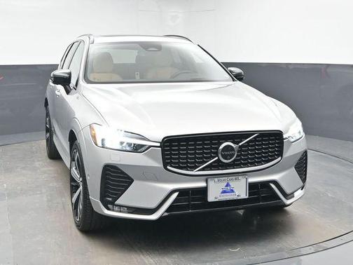 2023 Volvo XC60 B6 Ultimate Dark Theme