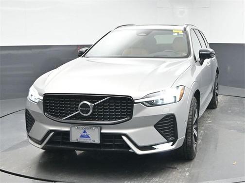 2023 Volvo XC60 B6 Ultimate Dark Theme
