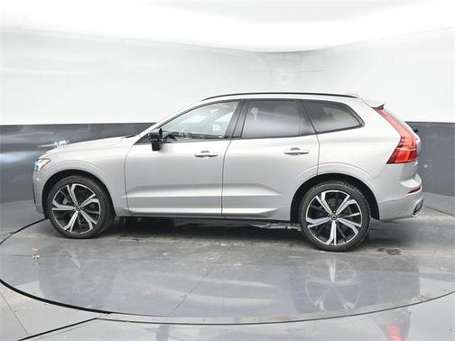 2023 Volvo XC60 B6 Ultimate Dark Theme