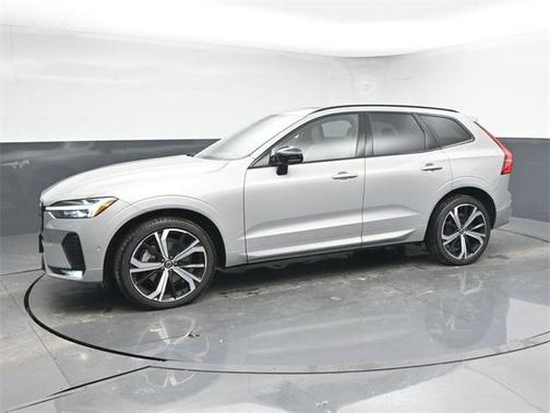 2023 Volvo XC60 B6 Ultimate Dark Theme