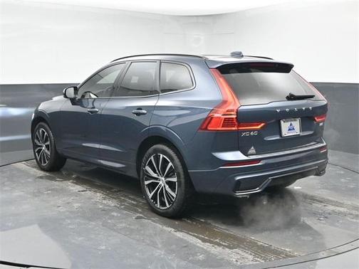 2023 Volvo XC60 B5 Ultimate Dark Theme