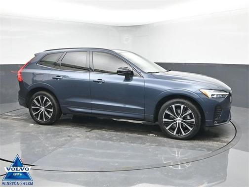 2023 Volvo XC60 B5 Ultimate Dark Theme