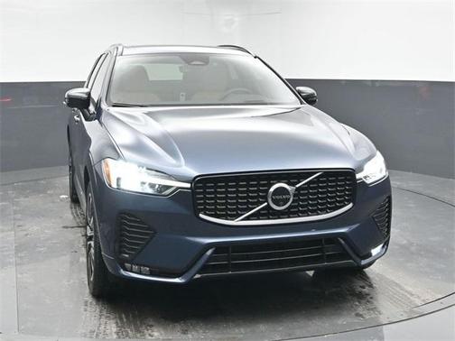2023 Volvo XC60 B5 Ultimate Dark Theme