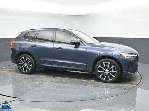 2023 Volvo XC60 B5 Ultimate Dark Theme