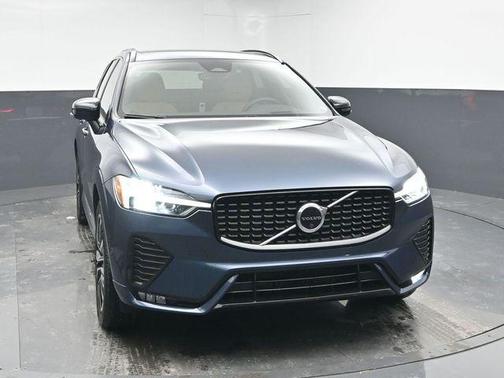 2023 Volvo XC60 B5 Ultimate Dark Theme