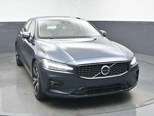 2025 Volvo S60 B5 Plus