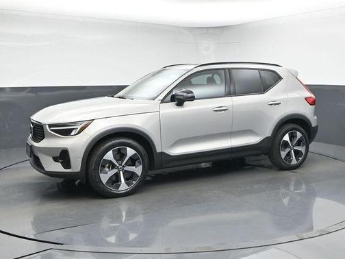 2024 Volvo XC40 B5 Plus Dark Theme