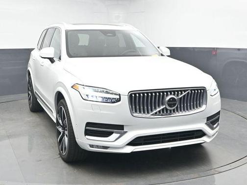 Crystal White 2023 Volvo XC90 B6 Plus 7-Seater