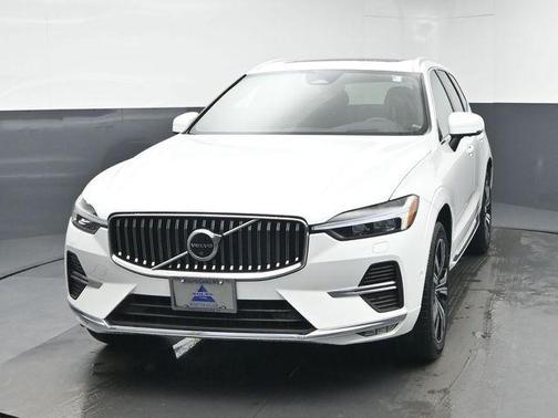2023 Volvo XC60 B5 Ultimate Bright Theme