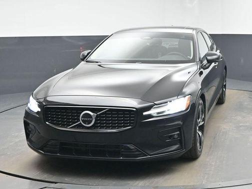 2025 Volvo S60 B5 Plus
