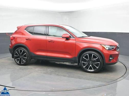 2023 Volvo XC40 B5 Ultimate Bright Theme