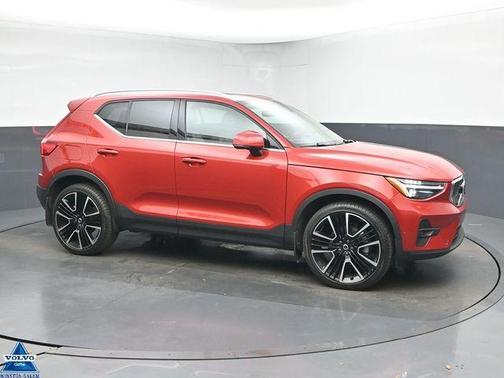 2023 Volvo XC40 B5 Ultimate Bright Theme