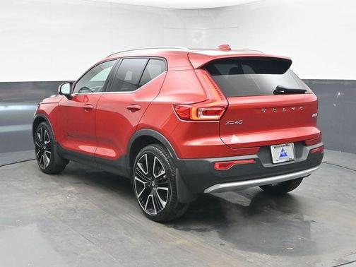 2023 Volvo XC40 B5 Ultimate Bright Theme