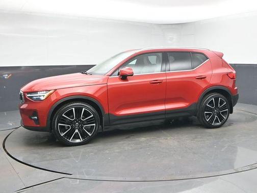 2023 Volvo XC40 B5 Ultimate Bright Theme