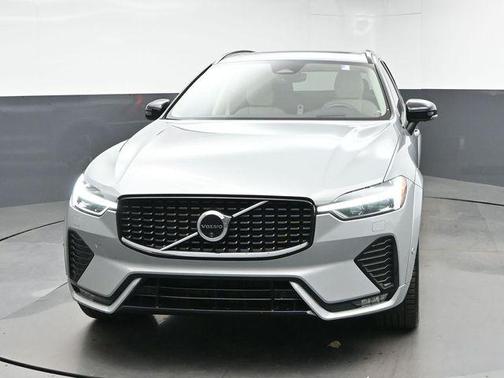 Metallic 2024 Volvo XC60 B5 Ultimate Dark Theme
