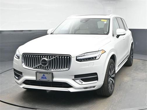 2023 Volvo XC90 B5 Plus