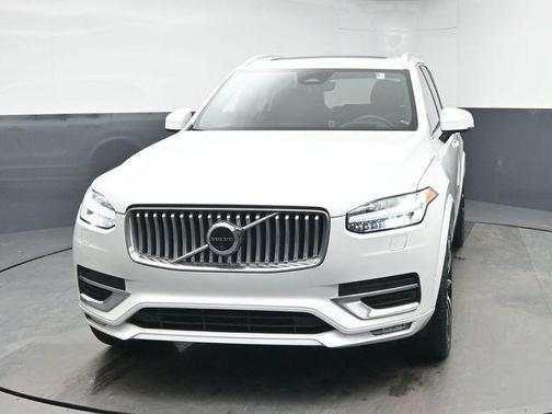 2023 Volvo XC90 B5 Plus